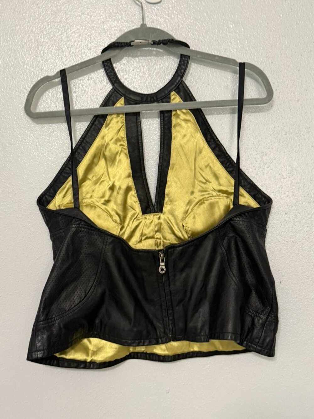 Women's Harley-Davidson Black Leather Halter Top with Keyhole Neck - Picture 4 of 4